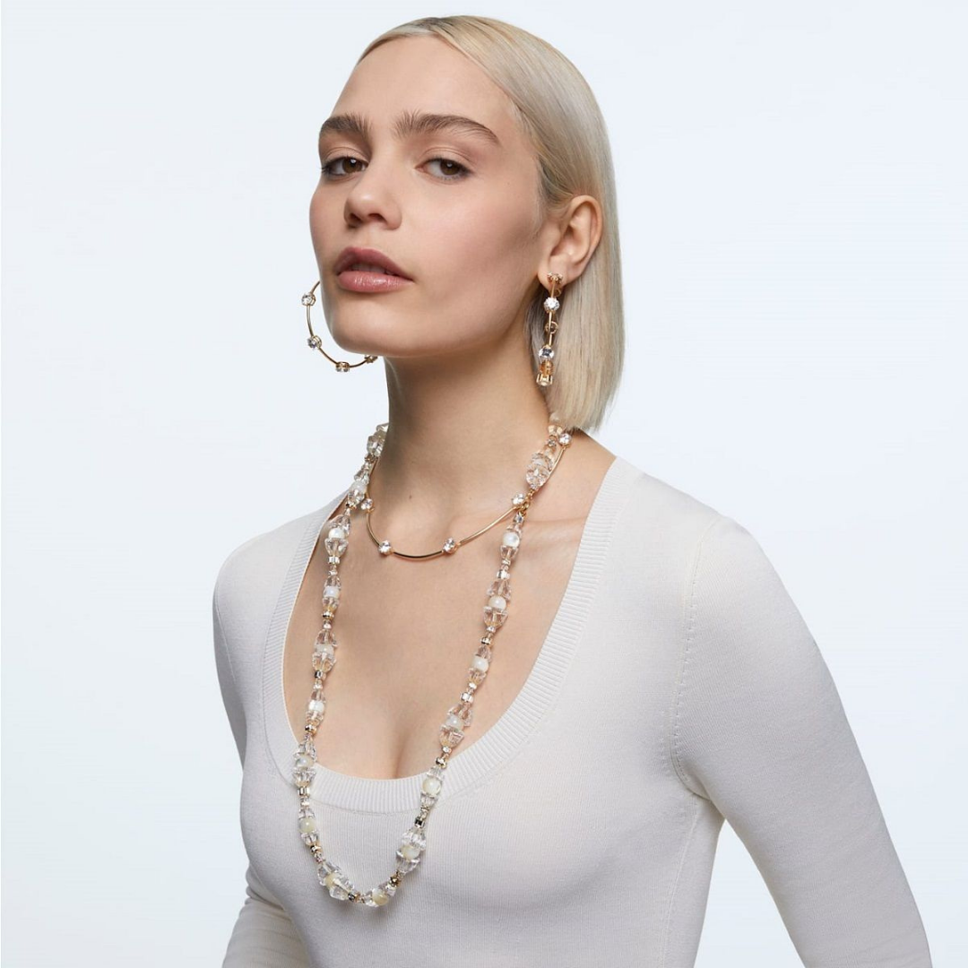 Woman wearing trend jewellery by Swarovski