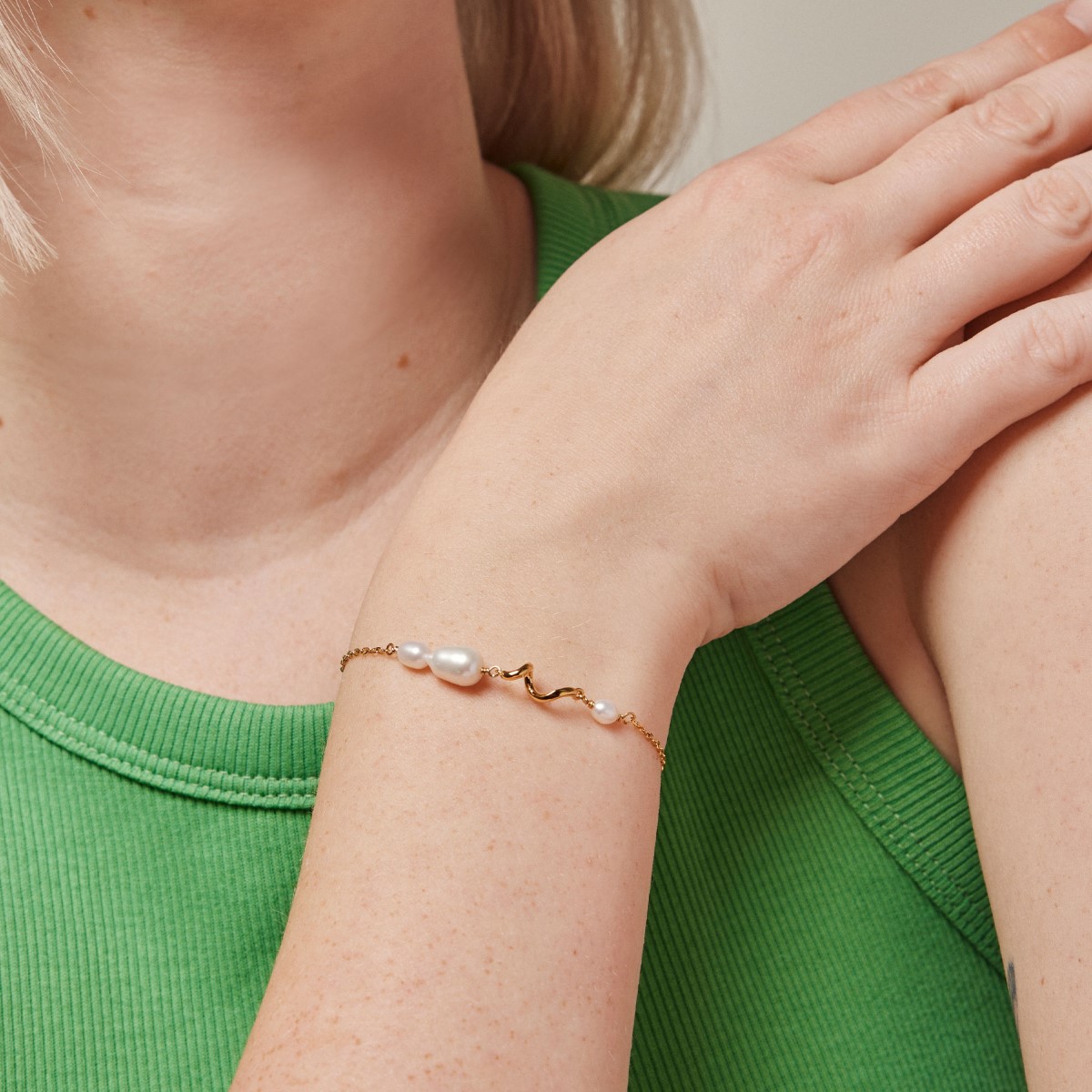 Enamel Copenhagen Pearlie Twist Gold Bracelet. Item code B113G.