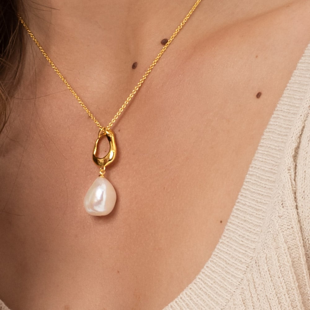 Jersey Pearl Baroque Oval Pendant