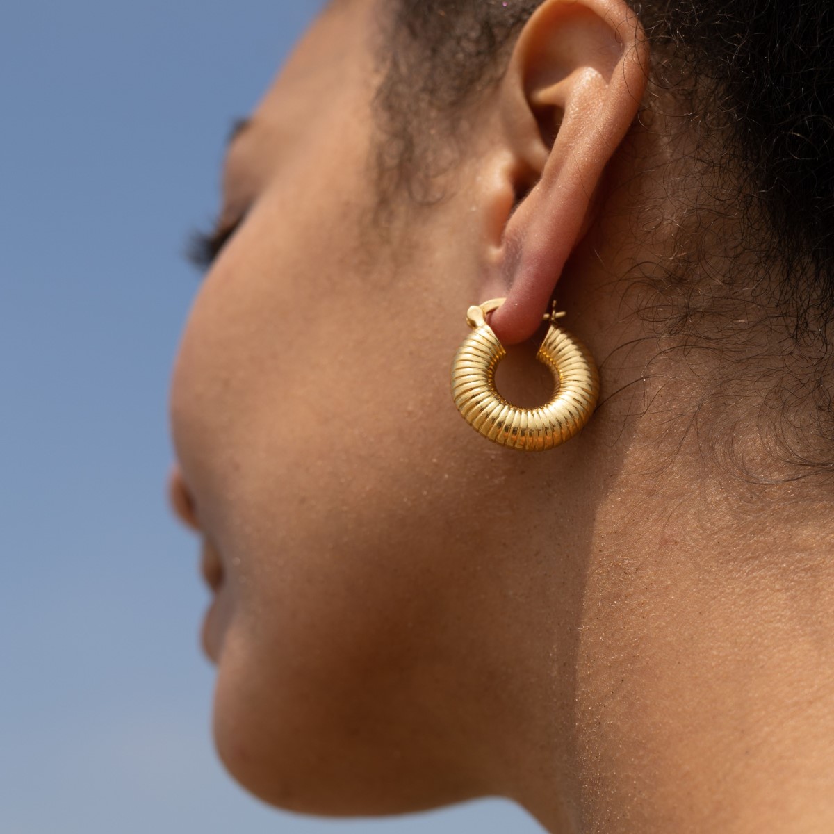 Shyla Monica Ribbed Gold Hoop Earrings