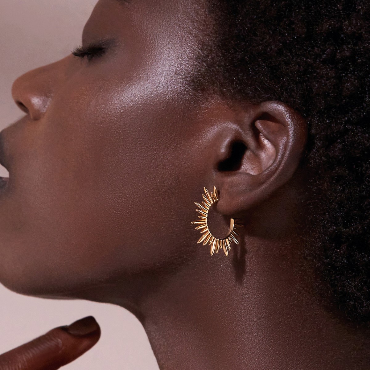Rachel Jackson Electric Goddess Medium Hoop Earrings Gold SNE27GP