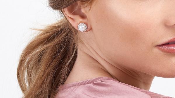 How to wear pearl jewellery